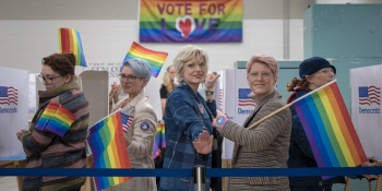 Alto Engajamento Eleitoral da Comunidade LGBTQ+ Pode Definir Próximo Presidente dos EUA
