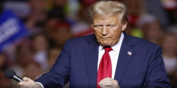 Gesto Pervertido: Trump e o Microfone que Indigna a América (VÍDEO)