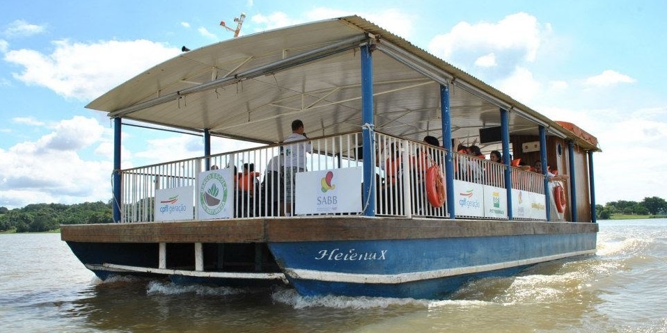 Embarcação da Escola Ambiental Águas do Capibaribe. Foto: Escola Ambiental Águas do Capibaribe